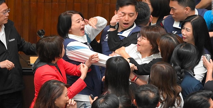 Altercados en el Parlamento taiwanés por bloqueos a reformas opositoras