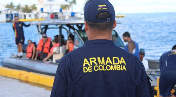 Armada colombiana rescata a 44 migrantes entre ellos venezolanos que navegaban hacia Centroamérica