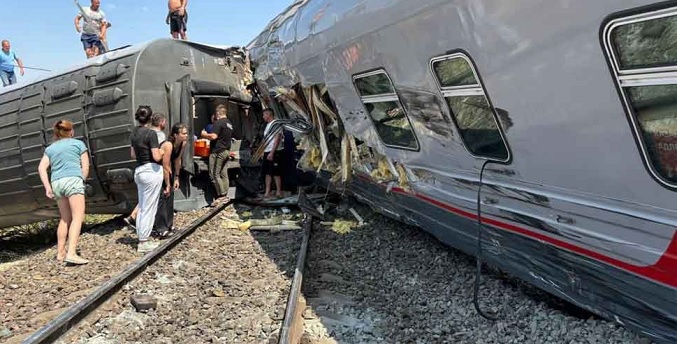 Ocho heridos al chocar trenes de pasajeros y de mercancías en Rusia