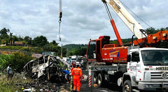 Suben a 37 los fallecidos en un accidente de varios vehículos en Brasil