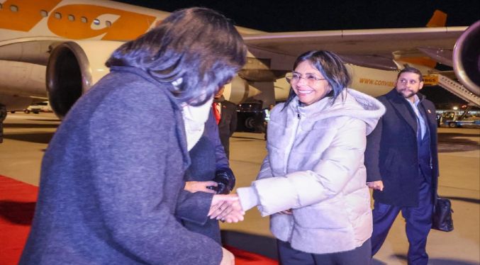 Vicepresidenta Delcy Rodríguez arriba a Beijing para cumplir agenda de trabajo