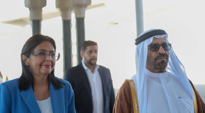 Vicepresidenta Delcy Rodríguez arriba a Emiratos Árabes Unidos