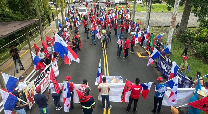 Panameños protestan frente a la Embajada de EEUU tras amenaza de Trump