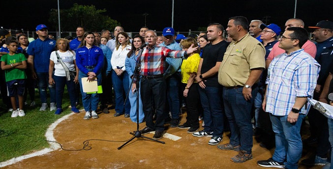 Gobernador Rosales inaugura el Centro Cultural y Deportivo Simón Bolívar