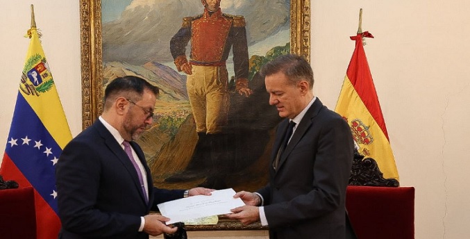 Nuevo embajador de España en Venezuela presenta copias de credenciales ante el Canciller