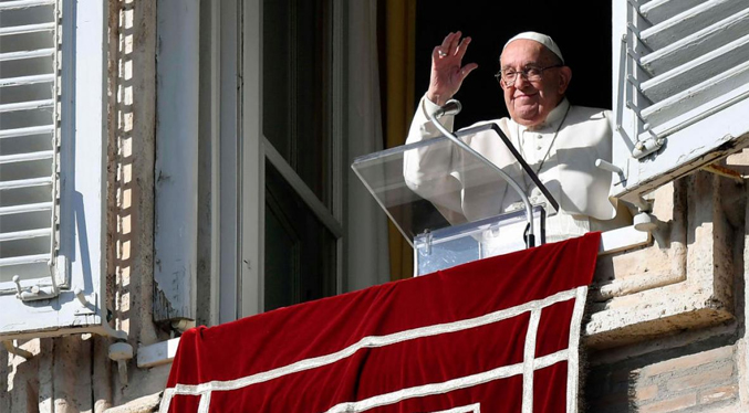 El Papa no se asomará a la ventana por el Ángelus para curar un resfriado antes de Navidad