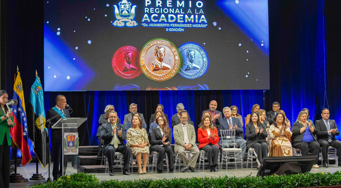 Gobernador Rosales condecora la excelencia con el Premio Regional a la Academia “Dr. Humberto Fernández Moran”