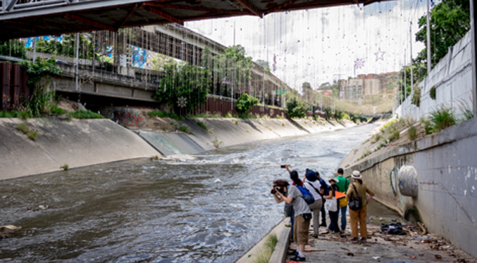 Autoridades buscan cadáver en el río Guaire