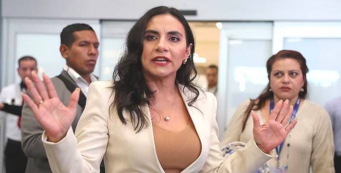 Vicepresidenta Abad cree un «insulto a los ecuatorianos» su traslado dispuesto por Noboa