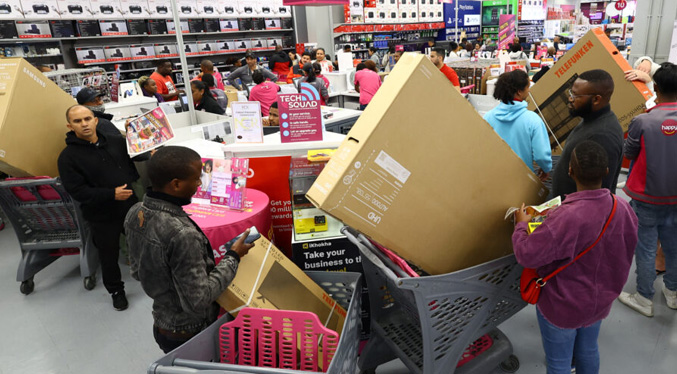 Compras de temporada decembrina se enfocan en ropa, juguetes y zapatos más que en comida