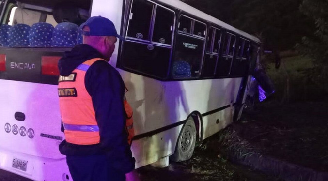 Al menos 15 heridos por volcamiento de unidad de transporte en Carabobo