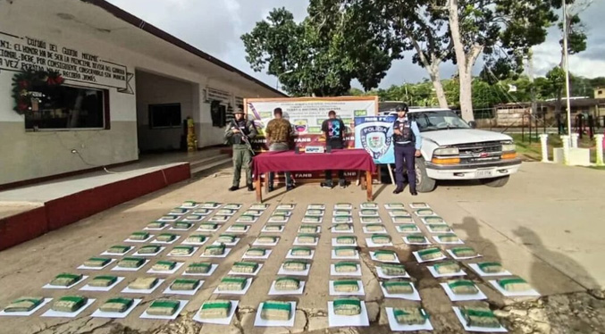 Detienen a dos personas con casi 90 panelas de drogas en Falcón