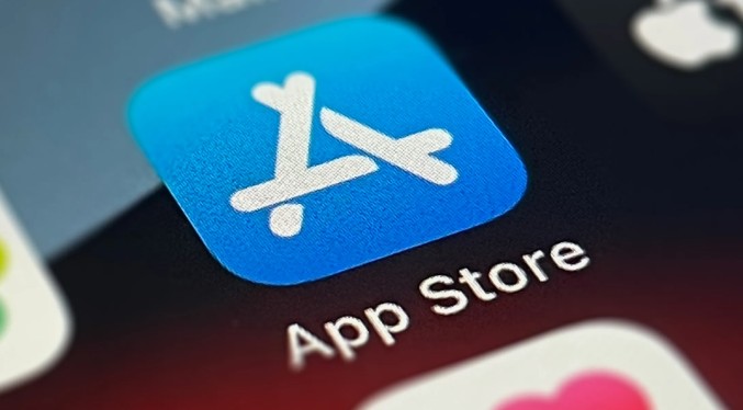 Inicia proceso por 1.830 millones de dólares en Reino Unido contra Apple por App Store