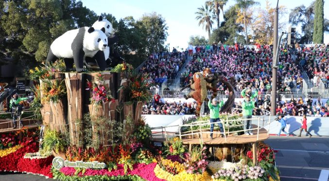 Celebran el Desfile de las Rosas entre intensa seguridad e incertidumbre