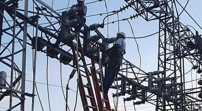 Aplican mantenimiento correctivo en puntos calientes de subestaciones eléctricas del Sur del Lago