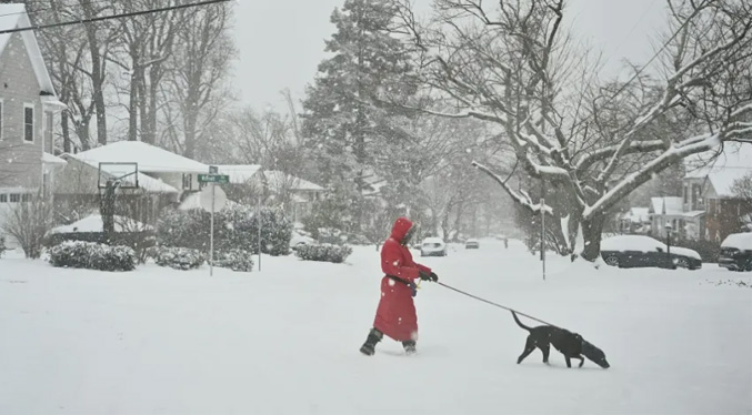 Gélidas temperaturas tras gran tormenta invernal en EEUU