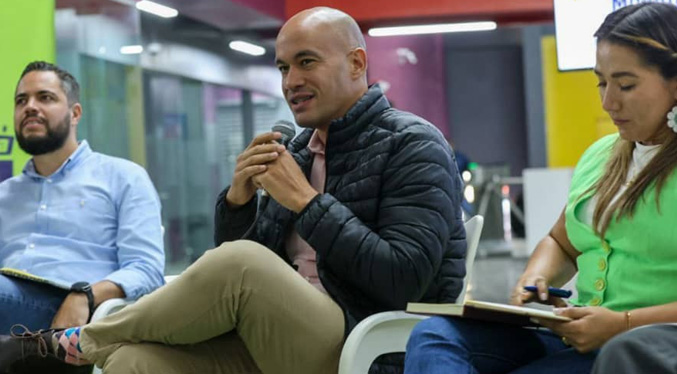 Esto dijo Héctor Rodríguez a movimientos sociales sobre los cargos y el poder