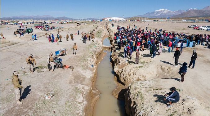 Exalcaldesa chilena propone «zanjas y dinamita» para contener la migración ilegal