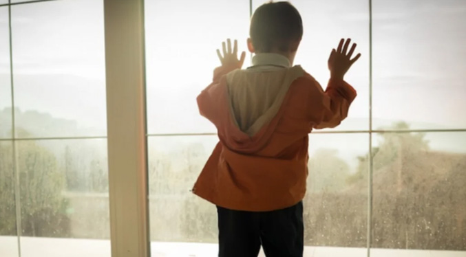 Niño de 5 años cae desde un cuarto piso en Miami