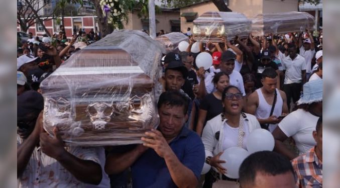 Sepultan a los cuatro niños de Guayaquil bajo el clamor de justicia