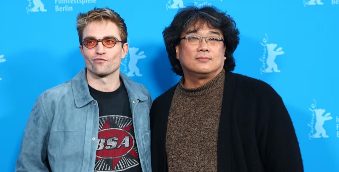 Bong Joon-ho y Pattinson en Berlín con Mickey 17, un loco y certero ataque a extremismos