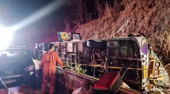 Un accidente de autobús en Tailandia mata a 18 personas