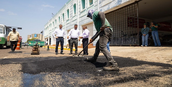 Plan Rápido de Bacheo de la Alcaldía de Maracaibo llega a la Calle Derecha