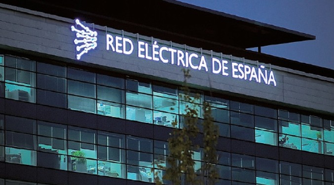 Red Eléctrica española requerirá de 6 a 10 horas para restablecer el servicio