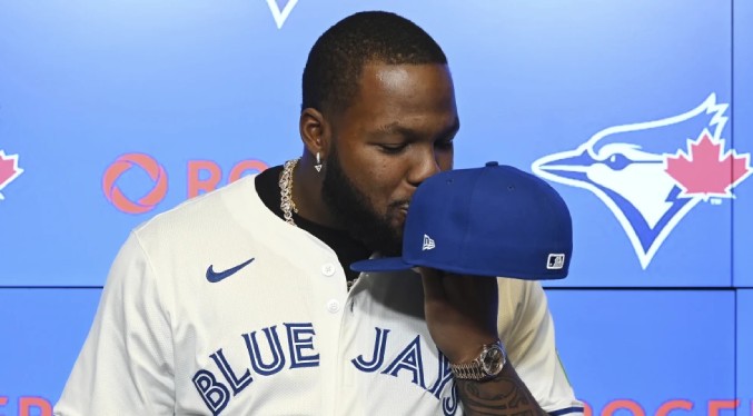 Vladimir Guerrero Jr. firma contrato de 500 millones y 14 años para quedarse con Azulejos