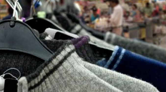 Ochenta fabricantes de ropa y calzado en la frontera afectados por el bloqueo oficial de envíos