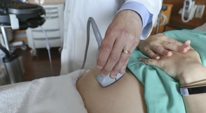 Tasa de mortalidad materna en EEUU aumenta ligeramente en el 2024