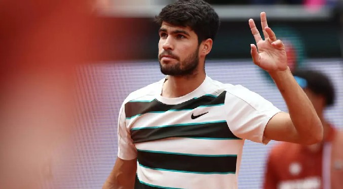 Alcaraz arranca la defensa de Roland Garros con triunfo sin fisuras ante Zeppieri