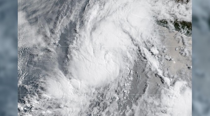 Se forma tormenta tropical Alvin en el océano Pacífico frente a costa occidental de México