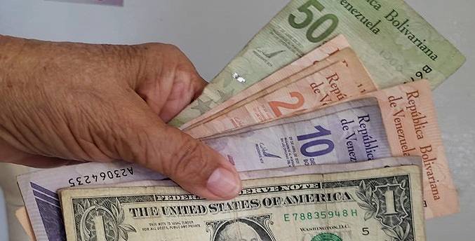 Economista estima que la inflación cerrará el año cerca de 250 % y el dólar a Bs. 315
