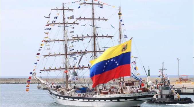 Llega al Puerto de Veracruz en México el Buque Escuela Simón Bolívar