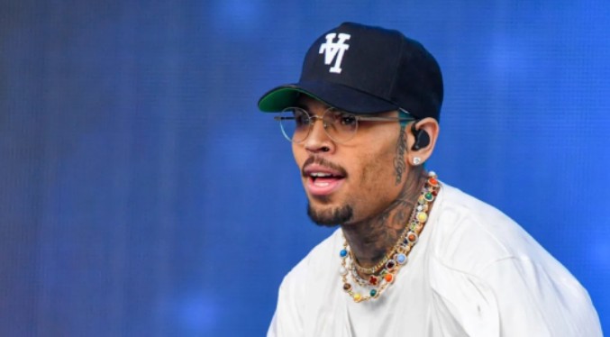 Chris Brown en libertad bajo fianza tras su arresto en Londres
