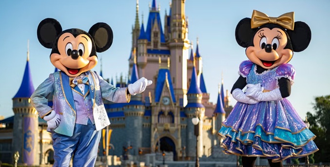 Disney suspende a trabajadores venezolanos amparados por TPS y amenaza con despidos