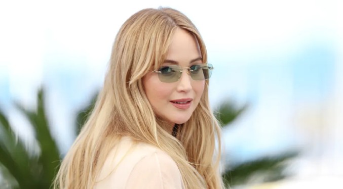 Jennifer Lawrence se sincera sobre la maternidad y sus luchas posparto en Cannes