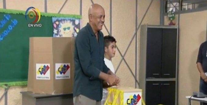 Jorge Rodríguez destaca que elecciones transcurren en «absoluta paz»