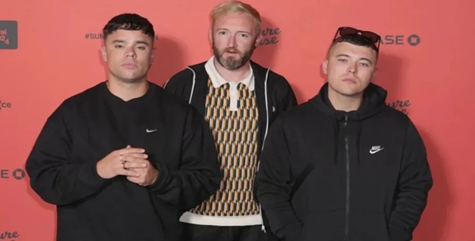 Policía antiterrorista de Londres investiga vídeo de Kneecap en el que dicen «viva Hamás»