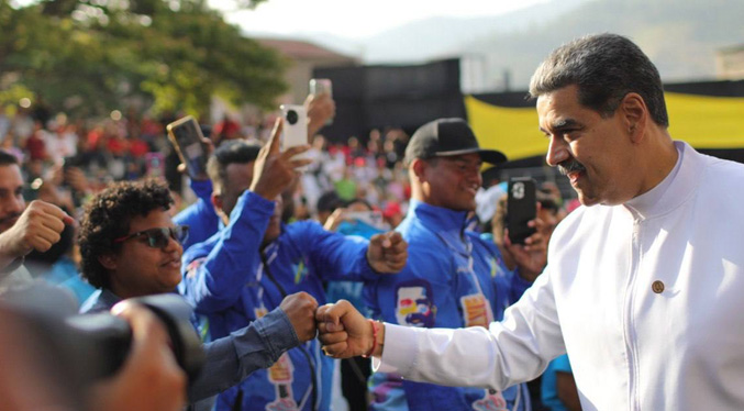 Maduro recibe plan legislativo 2026-2031