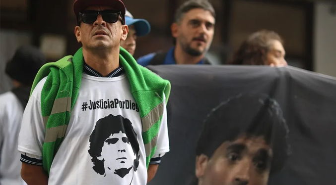 Fiscalía argentina pide la suspensión del juicio de Maradona