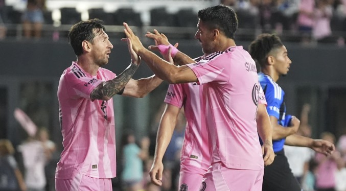 Messi contribuye con doblete y asistencia a triunfo de Inter Miami, 4-2 sobre Montreal