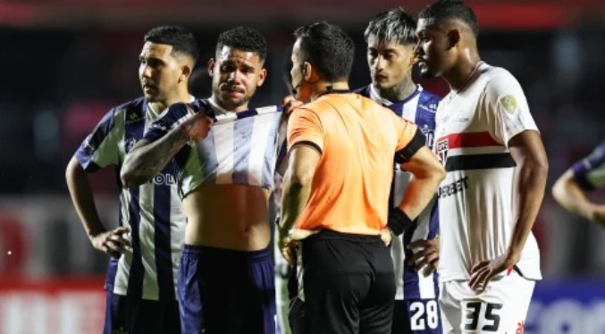 Vinotinto Miguel Navarro denuncia «xenofobia» de jugador del Sao Paulo en Libertadores