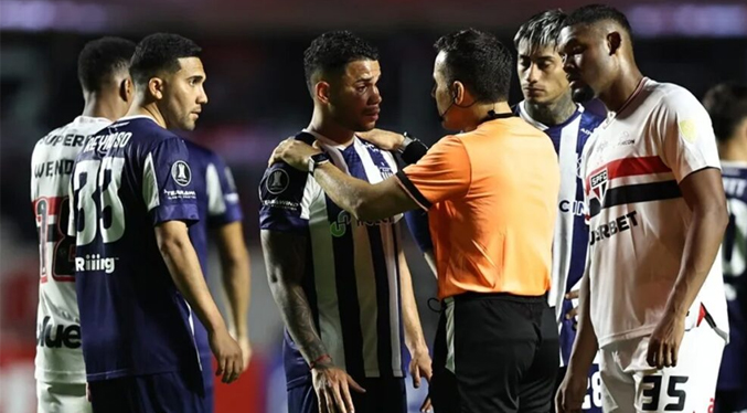 El venezolano Miguel Navarro denuncia acto de xenofobia en partido de la Libertadores