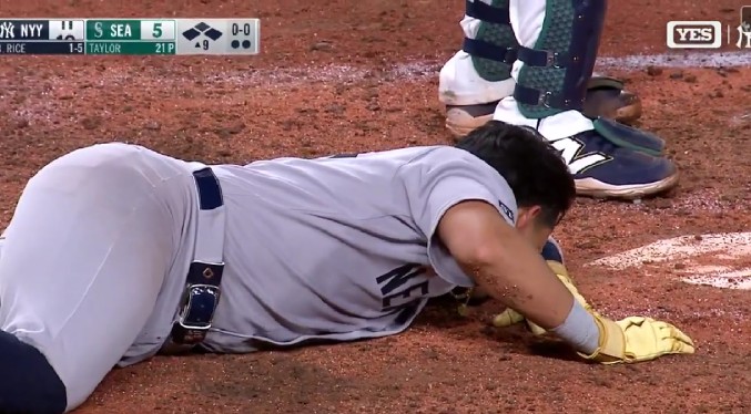 Oswaldo Cabrera fue retirado en ambulancia tras alarmante lesión en una pierna