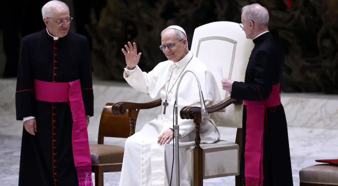 León XIV pide a los periodistas: «Desarmemos las palabras y ayudaremos a desarmar la Tierra»