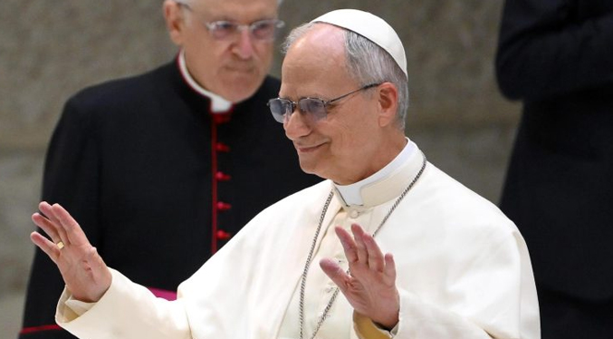 Papa visita la sede de los agustinos en Roma para rezar y almorzar con ellos