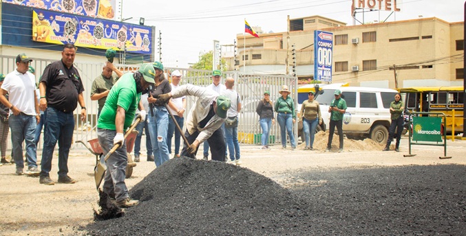 Alcaldía de Maracaibo atiende con el Plan Rápido de Bacheo 200 metros cuadrados de la calle 73 con Delicias