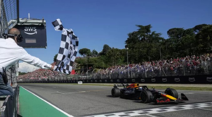 Verstappen sorprende a los McLaren y se lleva el GP de Emilia-Romaña
